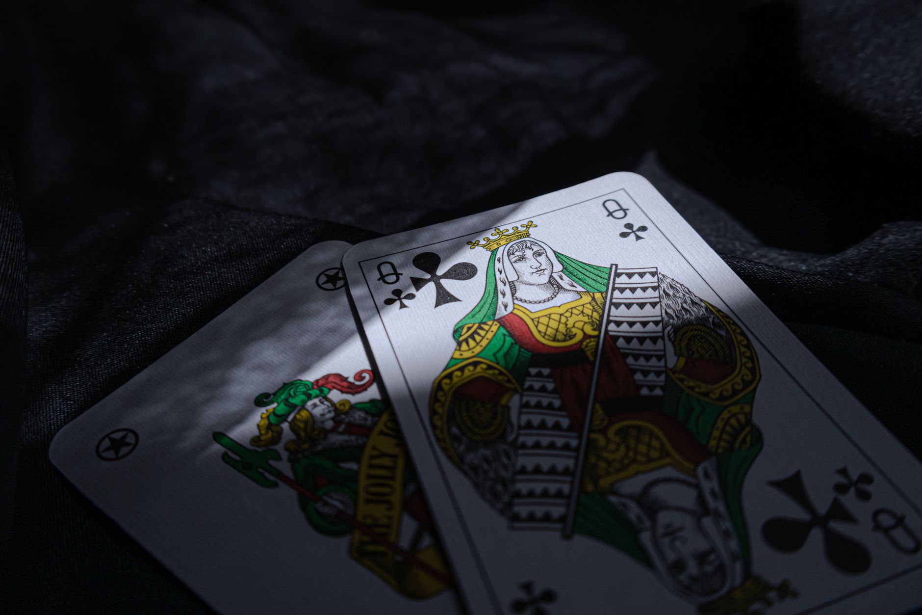 记牌器软件不是外挂，而是一份可逐步查阅的牌局记忆外设。本文以斗地主、升级